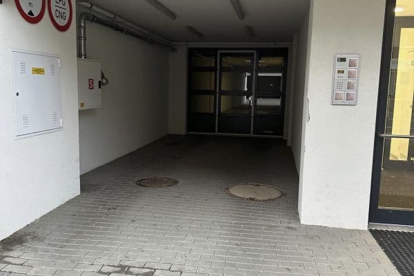 Pronájem garáže 15 m², Křenová, Brno Pronájem garáže 15 m², Křenová, Brno