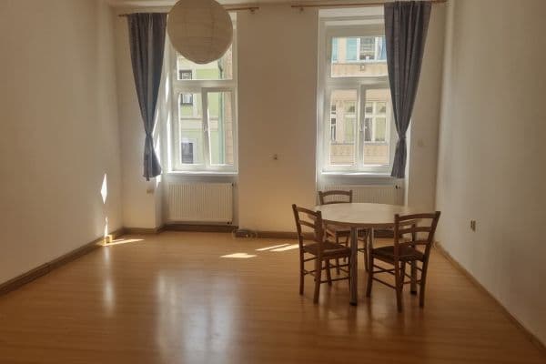 Pronájem bytu 3+1 90 m², Karla IV., České Budějovice Pronájem bytu 3+1 90 m², Karla IV., České Budějovice