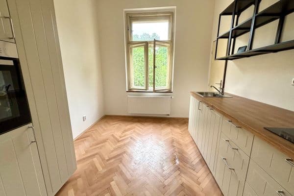 Pronájem bytu 3+1 93 m², Husitská, Praha Pronájem bytu 3+1 93 m², Husitská, Praha