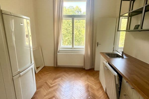 Pronájem bytu 3+1 93 m², Husitská, Praha Pronájem bytu 3+1 93 m², Husitská, Praha