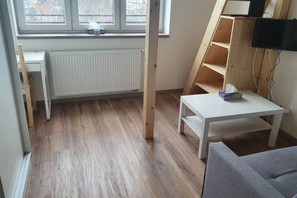 Pronájem bytu 1+kk 23 m², náměstí Dr. Václava Holého, Praha Pronájem bytu 1+kk 23 m², náměstí Dr. Václava Holého, Praha