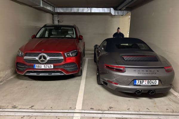 Pronájem garáže 34 m², Korunní, Prague Pronájem garáže 34 m², Korunní, Prague