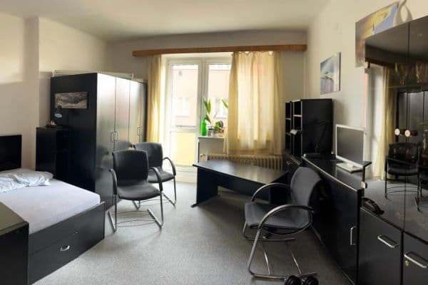 Prodej bytu 2+1 64 m², 28. pluku, Hlavní město Praha Prodej bytu 2+1 64 m², 28. pluku, Hlavní město Praha