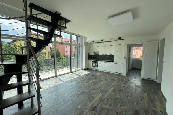 Pronájem bytu 3+kk 109 m², Okružní, Praha Pronájem bytu 3+kk 109 m², Okružní, Praha