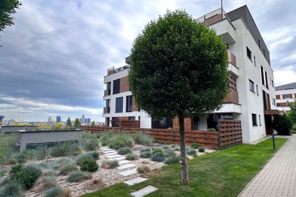 Prodej bytu 4+1 119 m², Pod Vtáčnikom, Bratislava Prodej bytu 4+1 119 m², Pod Vtáčnikom, Bratislava