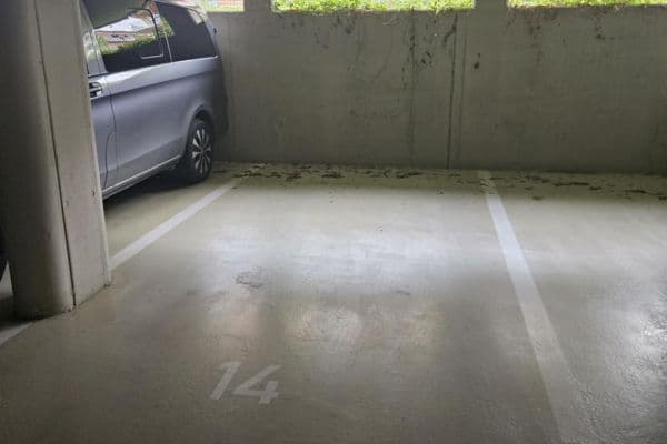 Pronájem garáže 14 m², Vrátnická, Praha Pronájem garáže 14 m², Vrátnická, Praha