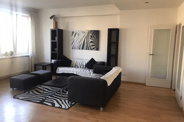 Pronájem bytu 3+1 85 m², Námestie Martina Benku, Bratislava - mestská časť Staré Mesto Pronájem bytu 3+1 85 m², Námestie Martina Benku, Bratislava - mestská časť Staré Mesto