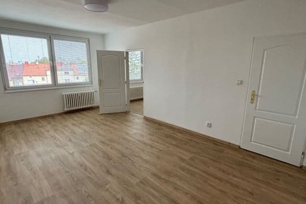 Pronájem bytu 3+1 82 m², Družstevní, České Budějovice Pronájem bytu 3+1 82 m², Družstevní, České Budějovice