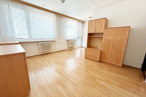 Pronájem bytu 1+kk 30 m², Benešovská,  Pronájem bytu 1+kk 30 m², Benešovská,