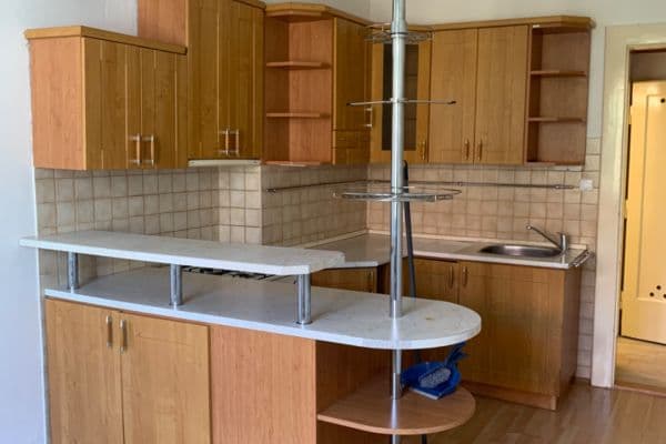 Pronájem bytu 2+kk 54 m², 28. pluku, Praha Pronájem bytu 2+kk 54 m², 28. pluku, Praha
