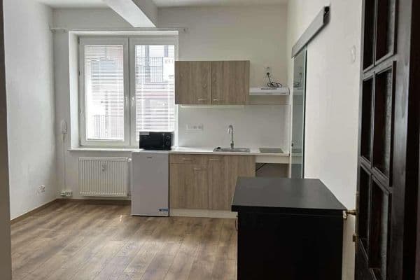 Pronájem bytu 1+kk 27 m², Suchdolské náměstí, Praha Pronájem bytu 1+kk 27 m², Suchdolské náměstí, Praha