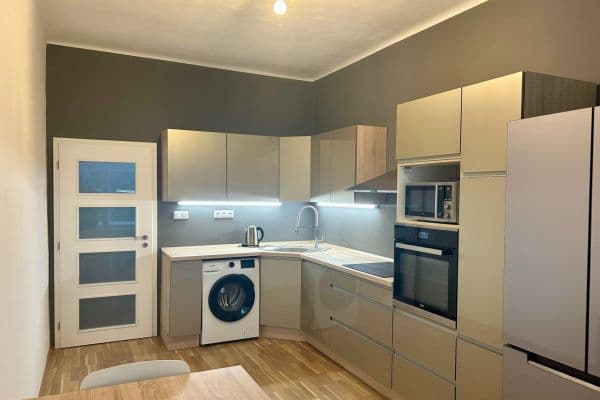 Pronájem bytu 2+1 74 m², Ševčíkova, Praha Pronájem bytu 2+1 74 m², Ševčíkova, Praha