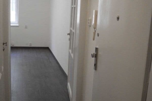 Pronájem bytu 1+kk 24 m², Záběhlická, Praha Pronájem bytu 1+kk 24 m², Záběhlická, Praha