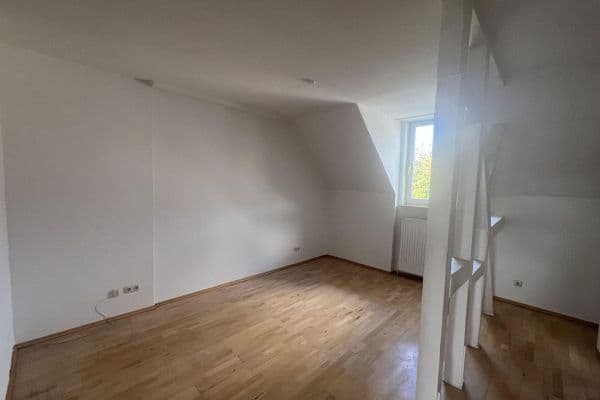 Pronájem bytu 4+1 93 m², Kurt-Schumacher-Ring 41, Wiesbaden Pronájem bytu 4+1 93 m², Kurt-Schumacher-Ring 41, Wiesbaden