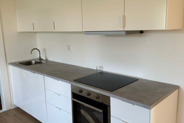 Pronájem bytu 3+1 83 m², Pod Labuťkou, Praha Pronájem bytu 3+1 83 m², Pod Labuťkou, Praha