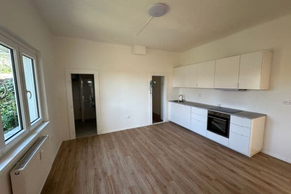 Pronájem bytu 3+1 83 m², Pod Labuťkou, Praha Pronájem bytu 3+1 83 m², Pod Labuťkou, Praha
