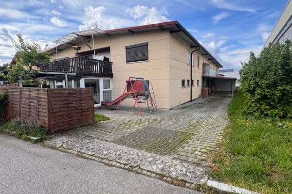 Pronájem bytu 4+1 140 m², Gutenbergstraße 8, Frickenhausen, Bádensko-Württembersko Pronájem bytu 4+1 140 m², Gutenbergstraße 8, Frickenhausen, Bádensko-Württembersko