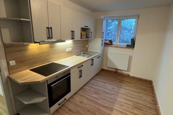 Pronájem bytu 2+1 56 m², Sezemická, Pardubice Pronájem bytu 2+1 56 m², Sezemická, Pardubice