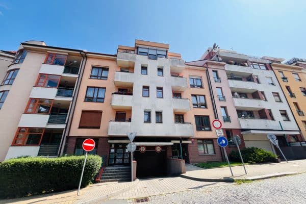 Pronájem garáže 15 m², Břevnovská, Praha Pronájem garáže 15 m², Břevnovská, Praha