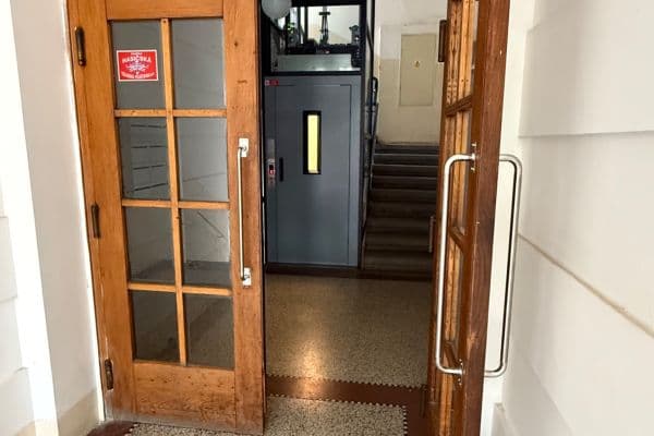 Pronájem bytu 1+kk 41 m², Kostelní, Praha Pronájem bytu 1+kk 41 m², Kostelní, Praha