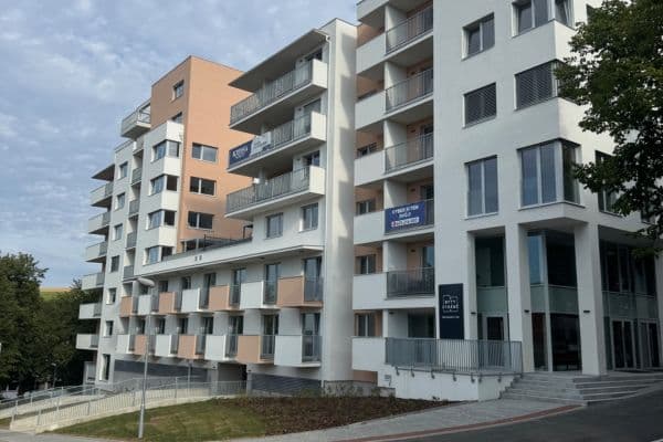 Pronájem bytu 1+kk 37 m², Nad Stráněmi, Zlín, Zlínský kraj Pronájem bytu 1+kk 37 m², Nad Stráněmi, Zlín, Zlínský kraj