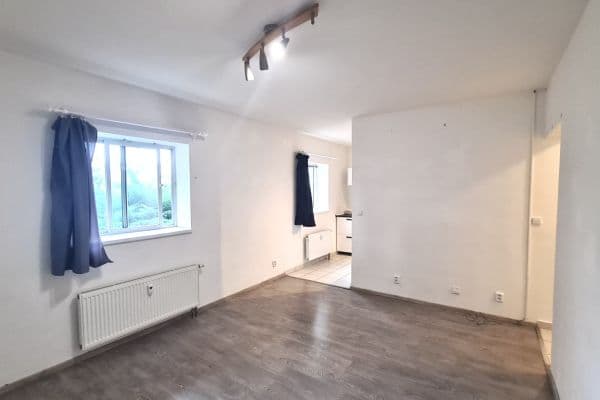 Prodej bytu 3+1 60 m², Pod Hájem, Králův Dvůr Prodej bytu 3+1 60 m², Pod Hájem, Králův Dvůr