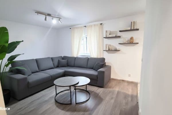 Prodej bytu 3+1 60 m², Pod Hájem, Králův Dvůr Prodej bytu 3+1 60 m², Pod Hájem, Králův Dvůr