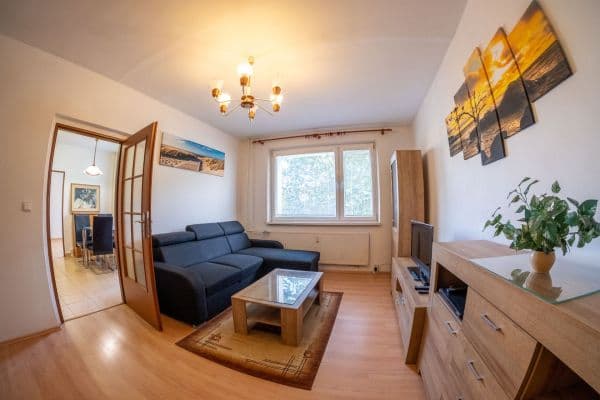 Prodej bytu 3+1 71 m², U Koupaliště, Karlovy Vary, Karlovarský kraj Prodej bytu 3+1 71 m², U Koupaliště, Karlovy Vary, Karlovarský kraj