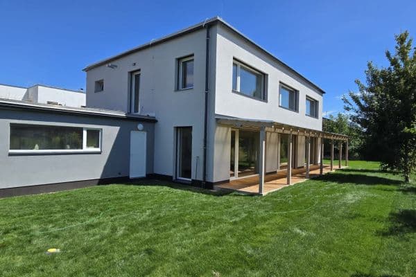 Pronájem domu 324 m², pozemek 850 m², Jižní, Líbeznice Pronájem domu 324 m², pozemek 850 m², Jižní, Líbeznice