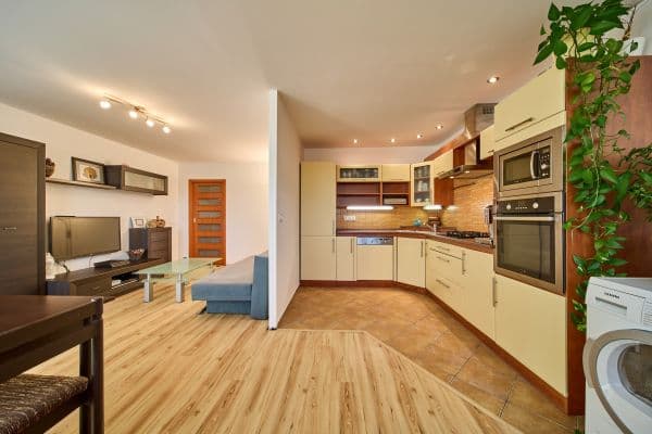 Pronájem bytu 3+kk 67 m², Rimavské Soboty, Kolín Pronájem bytu 3+kk 67 m², Rimavské Soboty, Kolín