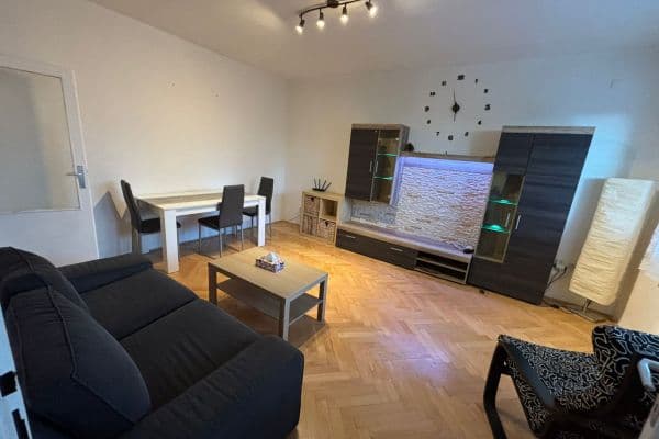 Pronájem bytu 2+1 56 m², Pospíšilova, Hradec Králové Pronájem bytu 2+1 56 m², Pospíšilova, Hradec Králové