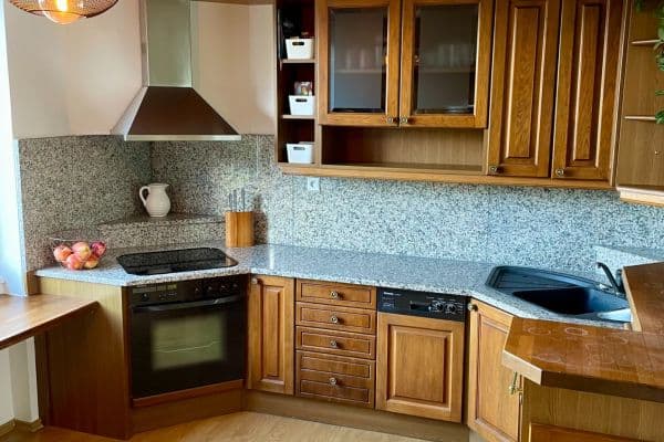 Pronájem bytu 3+1 89 m², K Červenému vrchu, Praha Pronájem bytu 3+1 89 m², K Červenému vrchu, Praha