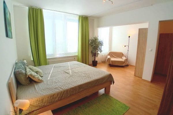 Pronájem bytu 3+1 89 m², Nevädzová, Bratislava Pronájem bytu 3+1 89 m², Nevädzová, Bratislava