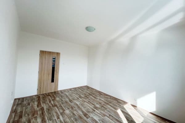 Pronájem bytu 1+kk 26 m², Dukel. hrdinů, Rakovník, Středočeský kraj Pronájem bytu 1+kk 26 m², Dukel. hrdinů, Rakovník, Středočeský kraj