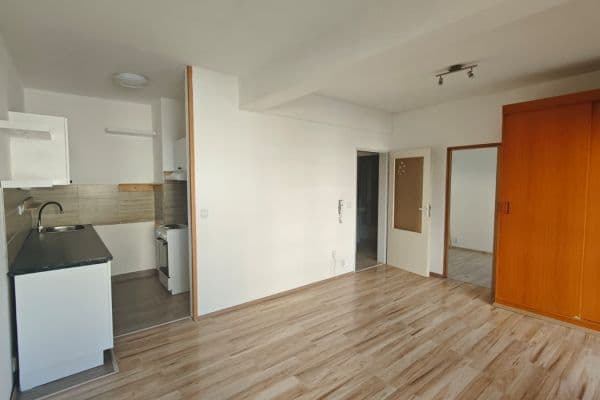 Pronájem bytu 2+kk 34 m², Vojtěcha Lanny, Kladno, Středočeský kraj Pronájem bytu 2+kk 34 m², Vojtěcha Lanny, Kladno, Středočeský kraj