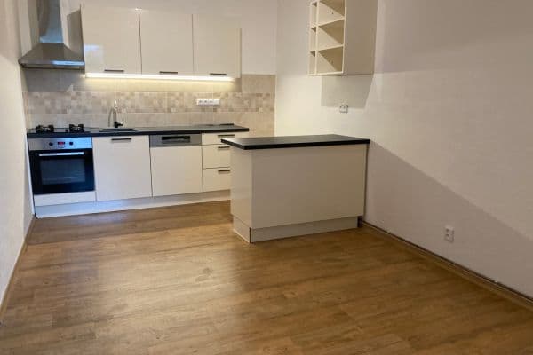 Prodej bytu 2+1 85 m², Husova, Čáslav, Středočeský kraj Prodej bytu 2+1 85 m², Husova, Čáslav, Středočeský kraj