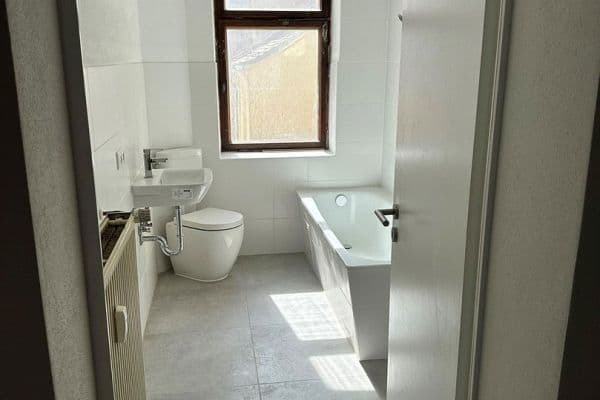 Pronájem bytu 3+1 87 m², Darrplatz 13, Apolda, Durynsko Pronájem bytu 3+1 87 m², Darrplatz 13, Apolda, Durynsko