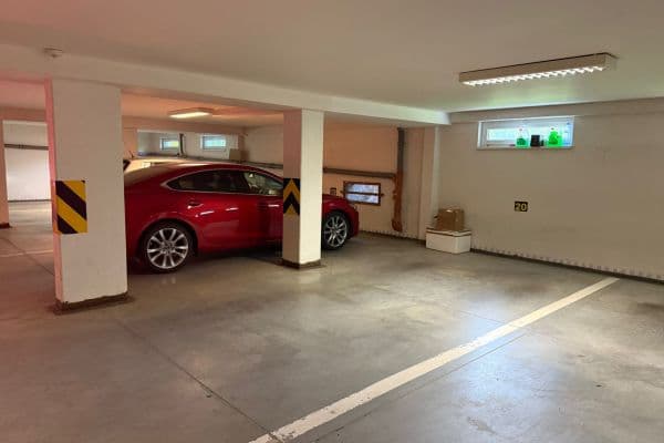 Pronájem garáže 15 m², K Sadu, Hlavní město Praha Pronájem garáže 15 m², K Sadu, Hlavní město Praha