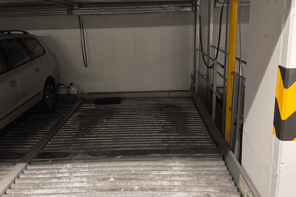 Pronájem garáže 6 m², Modrého, Praha Pronájem garáže 6 m², Modrého, Praha