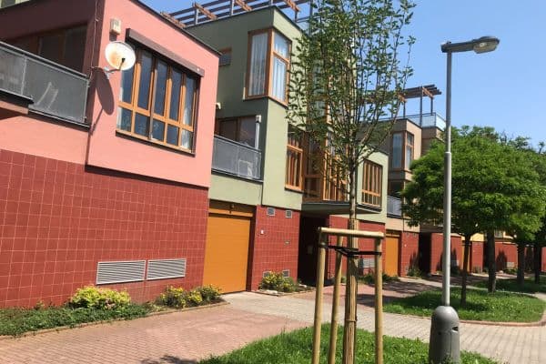 Pronájem garáže 15 m², Nad Vavrouškou, Praha Pronájem garáže 15 m², Nad Vavrouškou, Praha