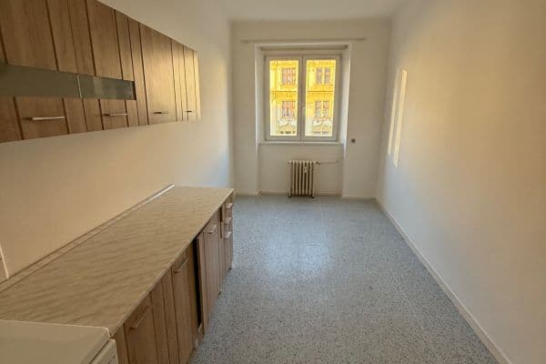 Prodej bytu 2+kk 44 m², 28. pluku, Praha Prodej bytu 2+kk 44 m², 28. pluku, Praha
