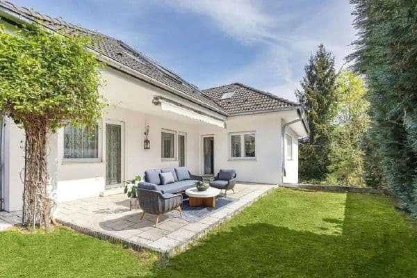 Pronájem bytu 5+1 170 m², Hirschenau 15A, Rückersdorf Pronájem bytu 5+1 170 m², Hirschenau 15A, Rückersdorf
