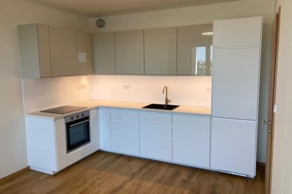 Prodej bytu 1+kk 56 m², Gollové, Praha Prodej bytu 1+kk 56 m², Gollové, Praha