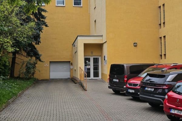 Pronájem garáže 20 m², Jihlavská, Hlavní město Praha Pronájem garáže 20 m², Jihlavská, Hlavní město Praha