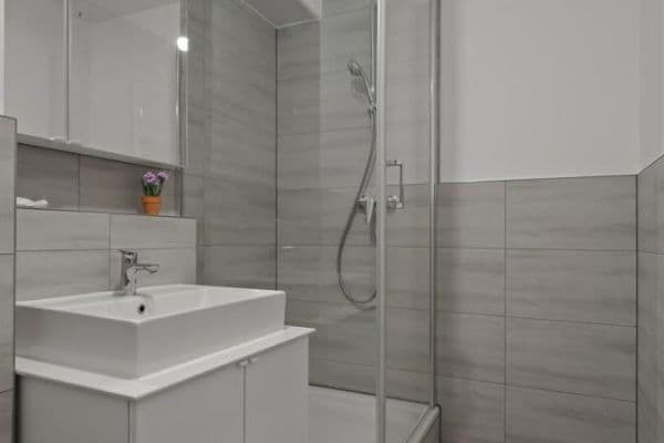 Prodej bytu 2+1 51 m², Schulenburger Landstrasse 65, Hannover, Dolní Sasko Prodej bytu 2+1 51 m², Schulenburger Landstrasse 65, Hannover, Dolní Sasko