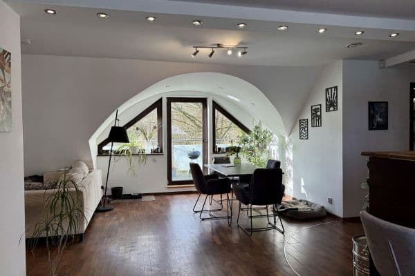Prodej bytu 3+1 98 m², Hamburg, Hamburg Prodej bytu 3+1 98 m², Hamburg, Hamburg