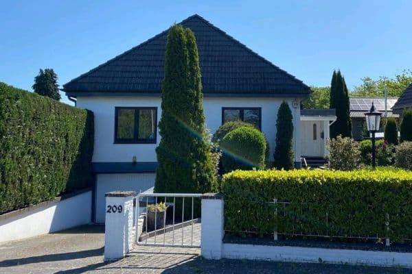 Prodej domu 200 m², pozemek 1.000 m², Dockenhudener Chaussee 209, Halstenbek Prodej domu 200 m², pozemek 1.000 m², Dockenhudener Chaussee 209, Halstenbek