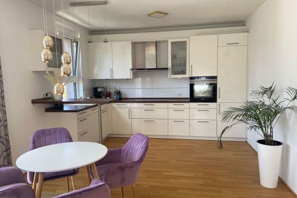 Pronájem bytu 3+1 86 m², Kurzröderstraße 13, Frankfurt am Main Pronájem bytu 3+1 86 m², Kurzröderstraße 13, Frankfurt am Main