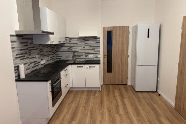 Pronájem bytu 2+kk 42 m², Mezi Domky, Praha Pronájem bytu 2+kk 42 m², Mezi Domky, Praha