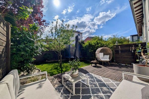 Prodej domu 155 m², pozemek 149 m², Im Geeren 47, Frankfurt am Main Prodej domu 155 m², pozemek 149 m², Im Geeren 47, Frankfurt am Main
